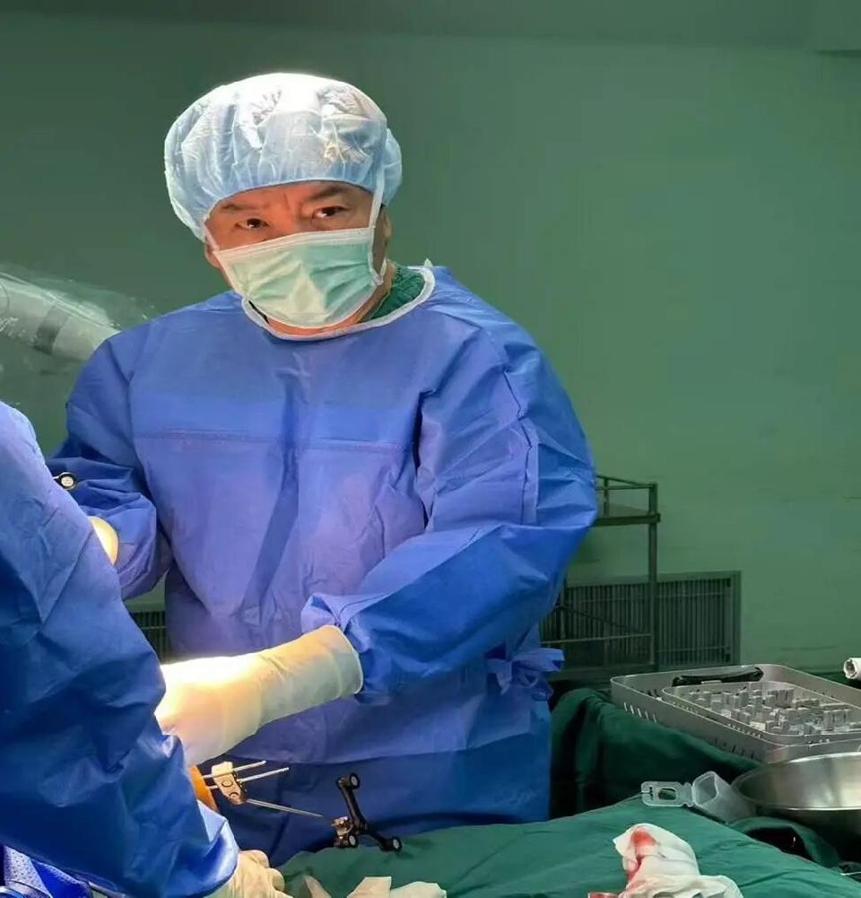 重获新生：一次跨越国界的膝关节“修正”之旅